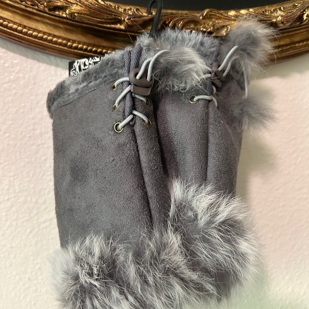 Never worn--Fingerless, suede gloves, fur-lined